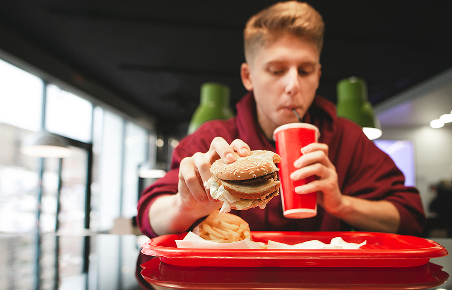 Alimentos que debes evitar a toda costa para no subir de peso